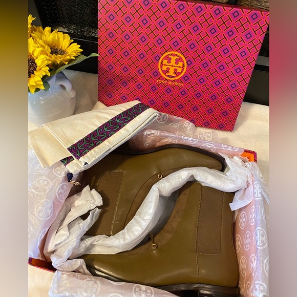 ✨NEW✨TORY BURCH EQUESTRIAN LINK CHELSEA BOOTS - Picture 7 of 8